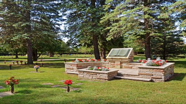 One Plot at Highland Memorial - $1,00062925988905475122