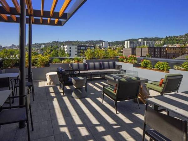 $1,775 / 1br - 669ft2 - Warm Up With These HOT Special! Up To 8 Weeks Free Rent! (1885 NW Quimby St. Portland, OR 97209)63831535897601124