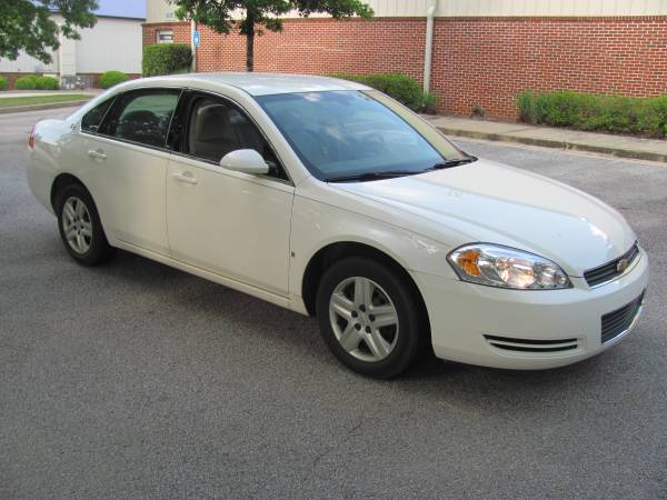 2008 CHEVROLET IMPALA LS; BLANCO/CAQUI; 24 K. Mi/ BUENO - $7,995 (conyers)63621061348227122
