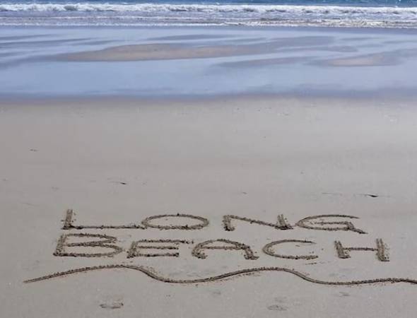 $1 / 2br - Adorable Beach house with lots of outdoor space and steps to Long Beach! (Rockport, MA)63892103042947121