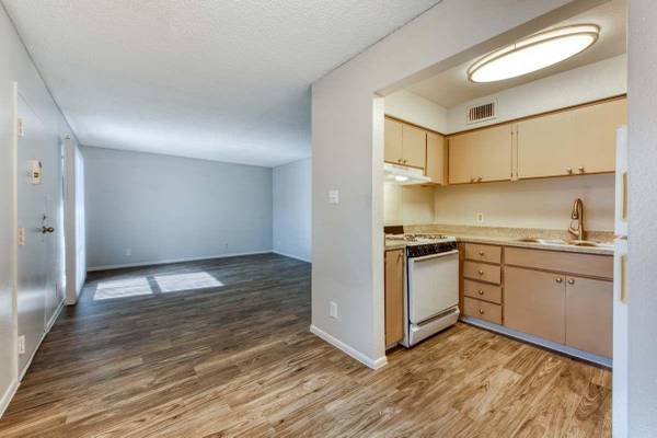 $1,525 / 2br - 800ft2 - Must-See 2 BR-Upgraded Kitchen, Fresh & Stylish (Casa Mesa II)64024999910915121