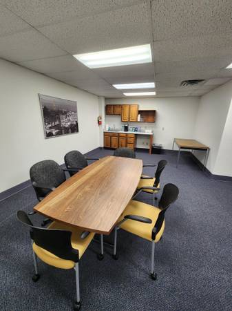 $350 Oficinas Privadas con Ample Estacionamiento y Acceso Fácil (Cedar Rapids)63815134824961121