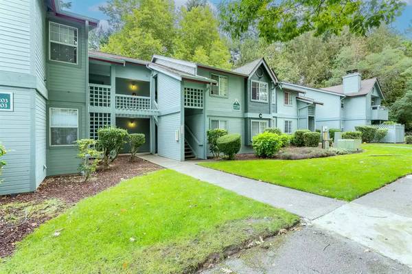$1,985 / 2br - 949ft2 - Serene garden settings with beautiful views! 949 SqFt 2 BR / 2 BA! (Bremerton)63688608046337123
