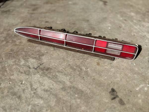 1970 Pontiac Bonneville tail light 1