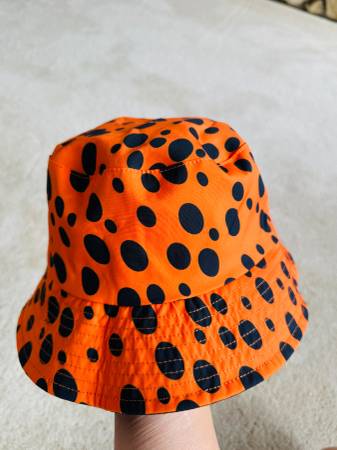 3 Sombreros de cubo edición limitada = Cheetos, Ice Kareem, Fruit Roll-Ups - $15 (mill valley)63471477357953123