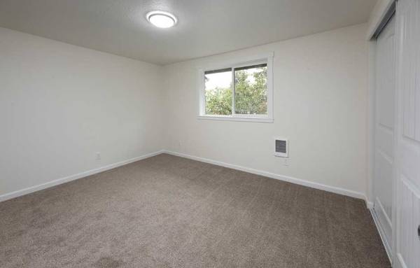 $970 / 2br - Charming 2 Bedroom 1 Bathroom Single-Family Home (Salem, OR)63660395031041122