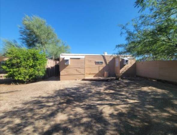 Housing trade for maintenance work One bedroom Trailer 1