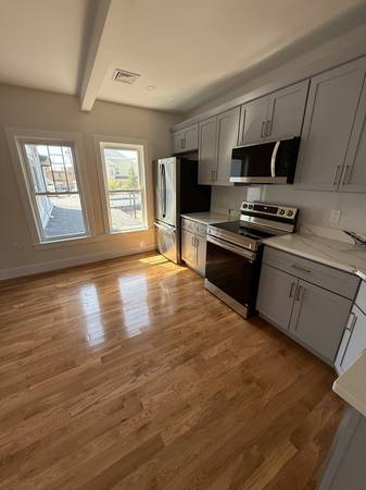 $4,400 / 4br - 1500ft2 - Brand-new condo quality apartment at best location in Stoughton (Stoughton)63817539904259120
