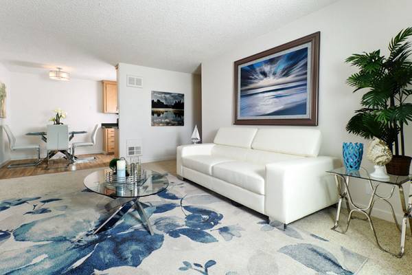$4,595 / 2br - 860ft2 - Ground Floor 2 bedroom Available now! 1 Month free! Lower west side! (santa cruz)63686067903233124