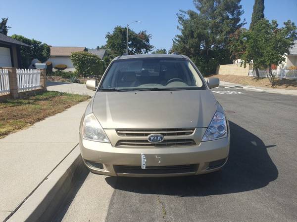 2009 Kia Sedona - $3,80063618242702211121