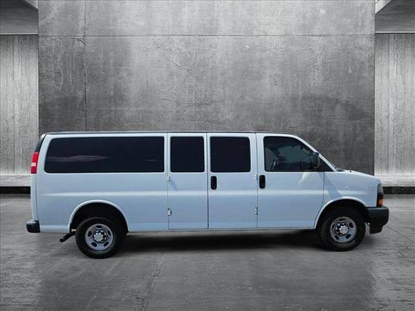 Chevrolet Express Passenger Chevy LS 2018, furgoneta completa para pasajeros - $17,599 (Llame al *(480) 378-8165* para confirmar disponibilidad al instante)63616969548803123