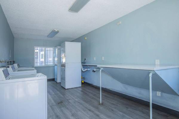 $2,260 / 2br - 812ft2 - Linen Closet, On-call and On-site Maintenance, 2 Bed (3760 North Way, Oceanside, CA)63701704478211123
