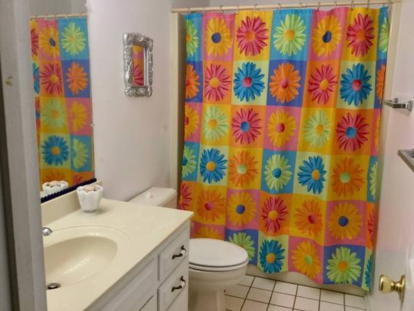 $500 / 2 dormitorios - 600 pies cuadrados - Habitación compartida con divisores privados (Santa Rosa)63370123682947122