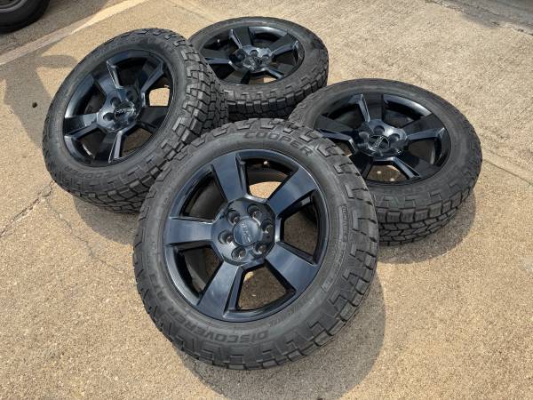 20" 2017 black GMC oem wheels tires 6x139.7 Tx edition 1