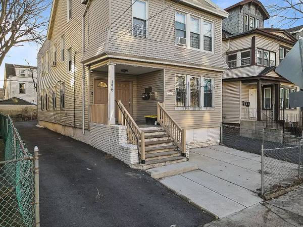 1 Bedroom 1 Bath- Available in Newark 1
