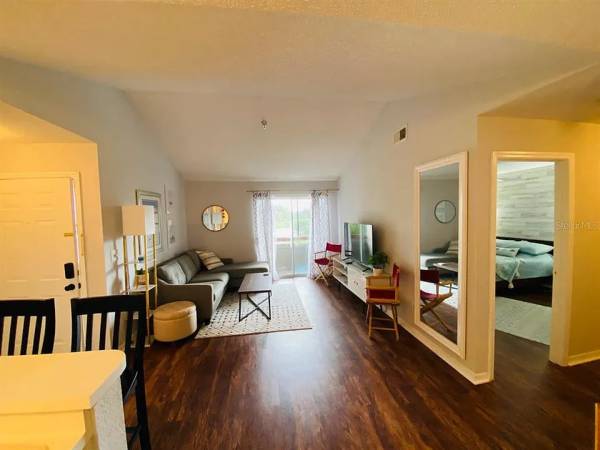$1,250 / 1br - 729ft2 - Welcome to your perfect condo (Gandy Blvd N Unit 2110 Saint Petersburg, FL 33702)63991086485763121