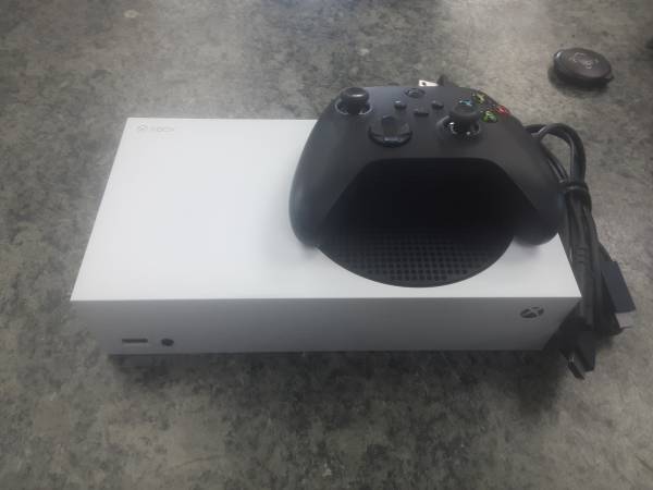 Xbox Series S Game System 194704-1 1