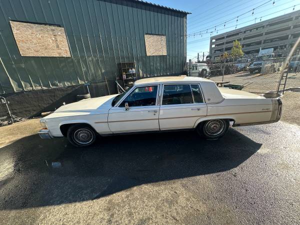 Cadillac Fleetwood Brougham 1986 - $6000 (Seattle)63472381462657124