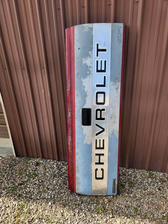 1990s Chevy Tailgate - $100 (Wautoma)62949792136195120