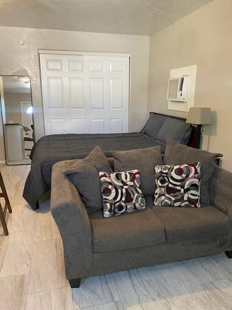 $1,000 / 1br - 500ft2 - Estudio casita recién azulejado y pintado63674964045443122