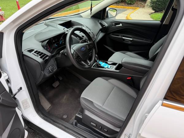 2018 Ford Escape 140k miles - $5,90063618565442819124