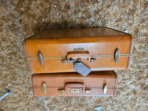 2 old vintage1940's Samsonite suit cases. 1