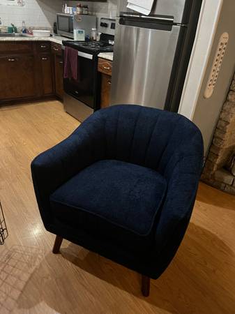 BRAND NEW Ramour & Flanigan CLASSIC-STYLE CHAIR 1