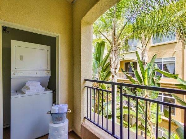 $2,855 / 1br - 753ft2 - Perfect 1-Bed! 🏃 Hurry In! W/ PATIO Parking Inc. & In Unit W/D M103 (La Jolla)64037220466179124
