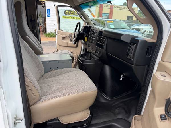 2017 Chevrolet Express 3500 - Photo 13