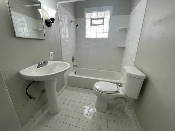 $995 / 2br - 778ft2 - Charming ranch minutes from downtown Royal Oak. (Royal Oak)63926725209090121
