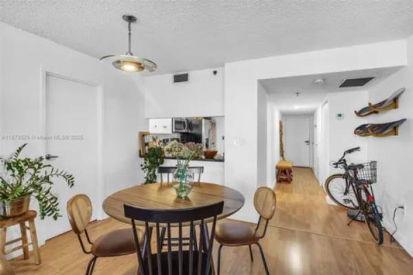 $1,860 / 1br - 890ft2 - Penthouse Living at Venetia Condominium! (Miami)63769571448963122