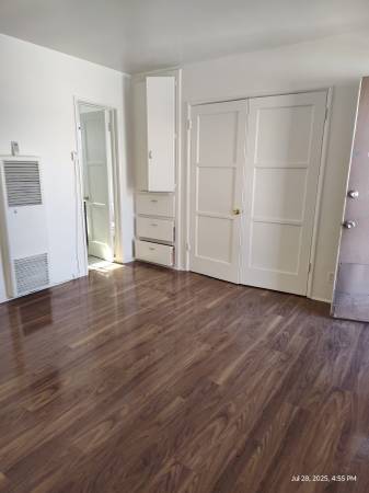 $1,550 / 500ft2 - Studio with parking Hollywood wood floors (Hollywood)63701034471171120