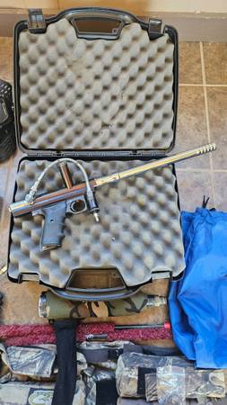 Auto mag customized paintball marker and extras 1