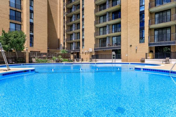 $2,198 / 2br - 1120ft2 - In Alexandria, On-site Laundry Facility, 2 BD (250 S Whiting St, Alexandria, VA)64039861606657121