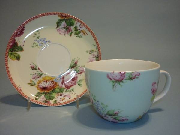 Victoria & Albert Museum Breakfast Cup & Saucer, Victoria, Excellent 1