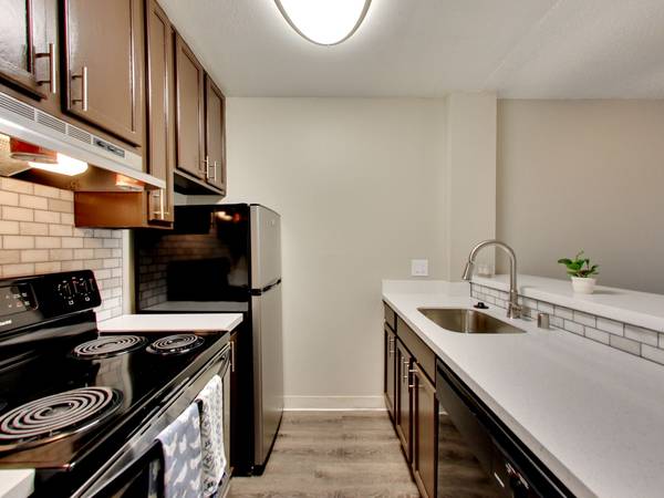 $2,020 / 524ft2 - ON-SITE MANAGEMENT, IN UNIT WASHER & DRYER, LUXURY VINYL FLOORING (hayward / castro valley)63940544436866124