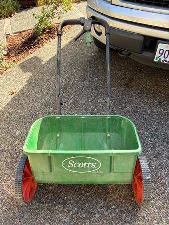 Yard spreader 1