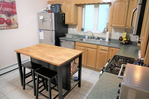 $2,800 / 2br - 1000ft2 - Modern kitchen | Central AC | spacious unit w/ Living, Dining, EIK (Medford \ Magoun Sq. \ Winter Hill)63856446836353121