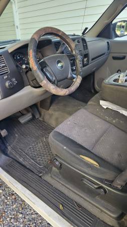 Chevy Silverado 2011 - $5,800 (Temple hills)63618646598017123