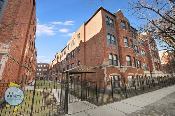 $1,500/month • 2 Bed / 1 Bath • Heat Included • 5244.5 S Drexel 1
