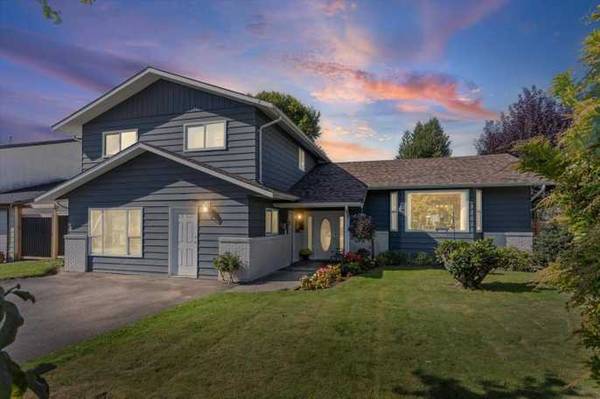 versatile split-level family home w/5 bedrooms 8,189 sqft lot 1