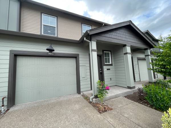 $2,395 / 3br - 1407ft2 - Lovely 3 Bed 2.5 Bath Townhome - Cornelius Living - A/C, Garage (Cornelius)63672582435715120