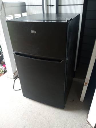 Nevera pequeña con congelador de 3,2 pies cúbicos (Sunbeam) - $125 (Kent)63470800187779120