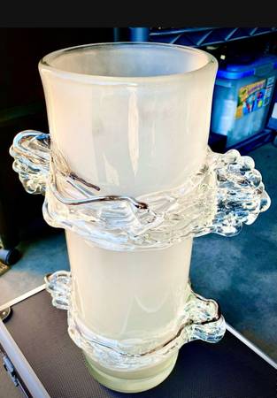 Single piece hand made signed crystal glass art vase H17xW6/11 inch 1