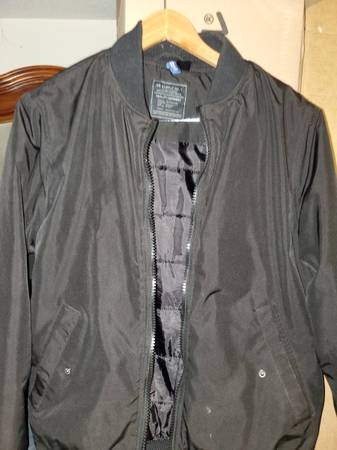 Chaqueta bomber satinada número 1 de db, talla mediana - Muy cómoda - $50 (alameda)63471454269699122