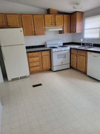 $1,500 / 3br - 3 Bedroom 2 Bath Double-Wide (Chamita)63659885226243123
