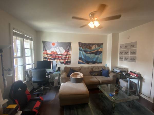 $1,095 / 1br - Row house 1 bedroom right behind Up-Down Arcade Bar! VIDEO TOUR! (Uptown)63990229920514123