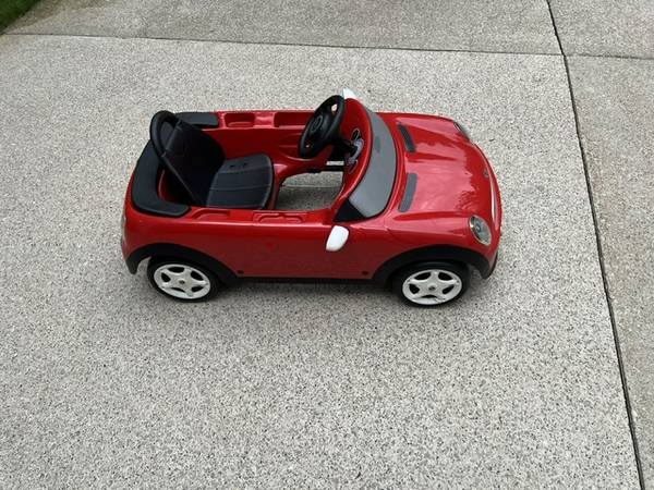 Mini Cooper Peddle Car for Children 1