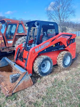 2700v Manitou skid steer 1