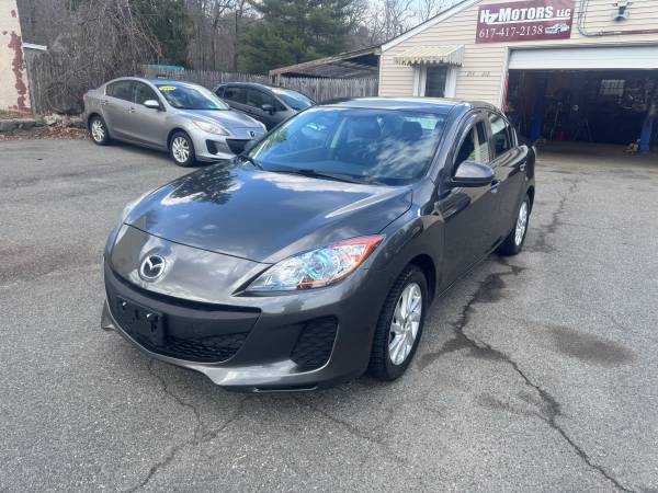 2013 Mazda Mazda3, transmisión manual de 6 velocidades, 111 mil - $6,999 (SAugus)63615647529729123